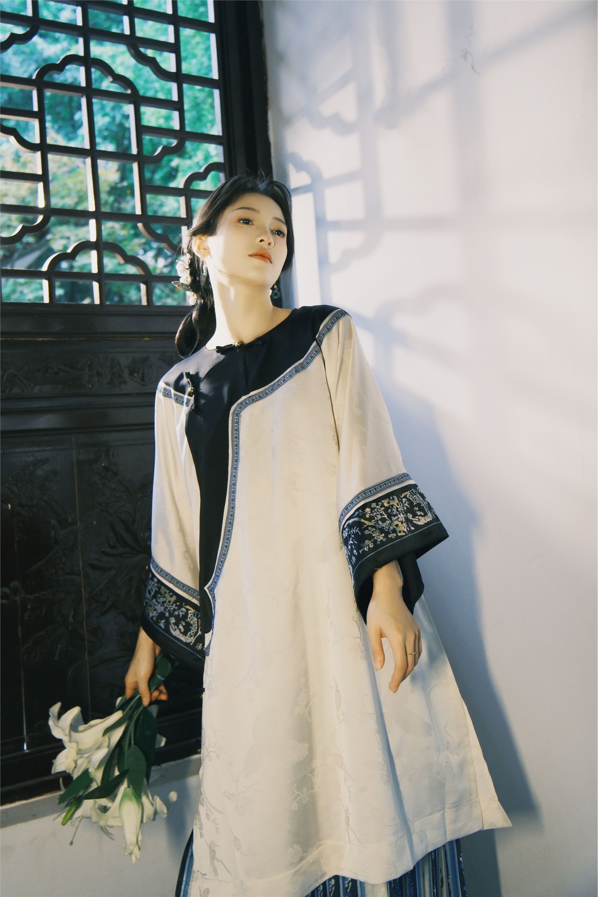 YITUYU艺图语 2025.01.12 锁清秋 珠珠